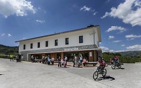Youth Hostel Non Stop Inn By Irrisarri Land